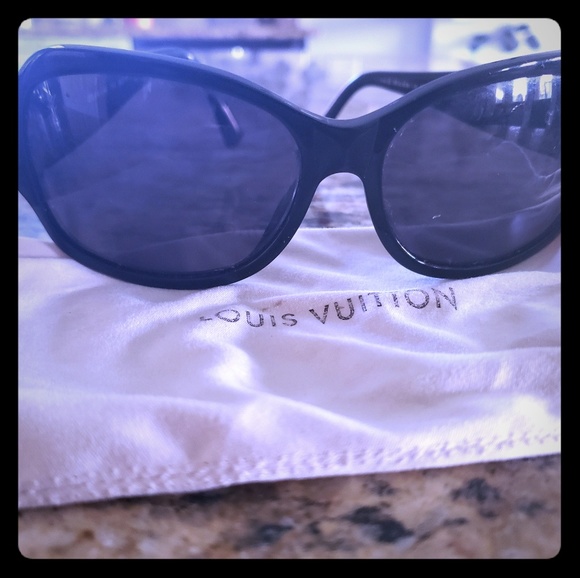 Sunglasses - Picture 1 of 5